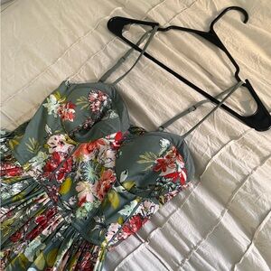Beautiful Green Floral Dress Size Medium NWT
